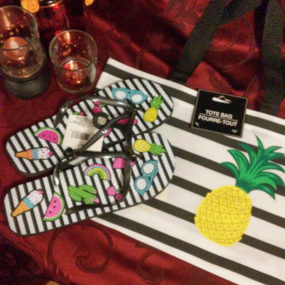 **NWT** Tote Bag Flip Flop Bundle